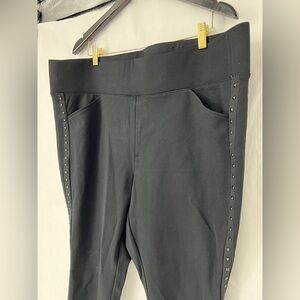 torrid studio Black Cropped Pocket Pixie side Stud Trim 3S